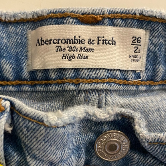 Abercrombie & Fitch the 80’s mom high rise size 26 short - Picture 4 of 4